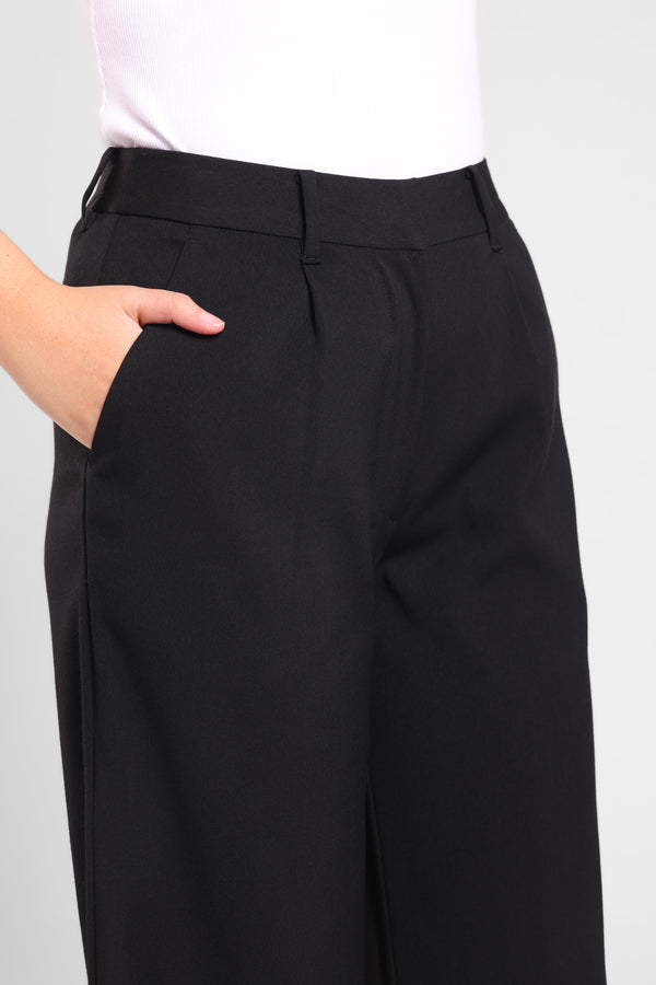 Triumph Tailored Straight Pants in Black